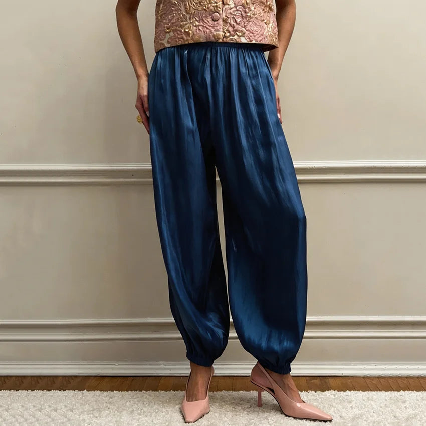 Calças Plissadas Femininas em Crepe  – Elegância e Conforto