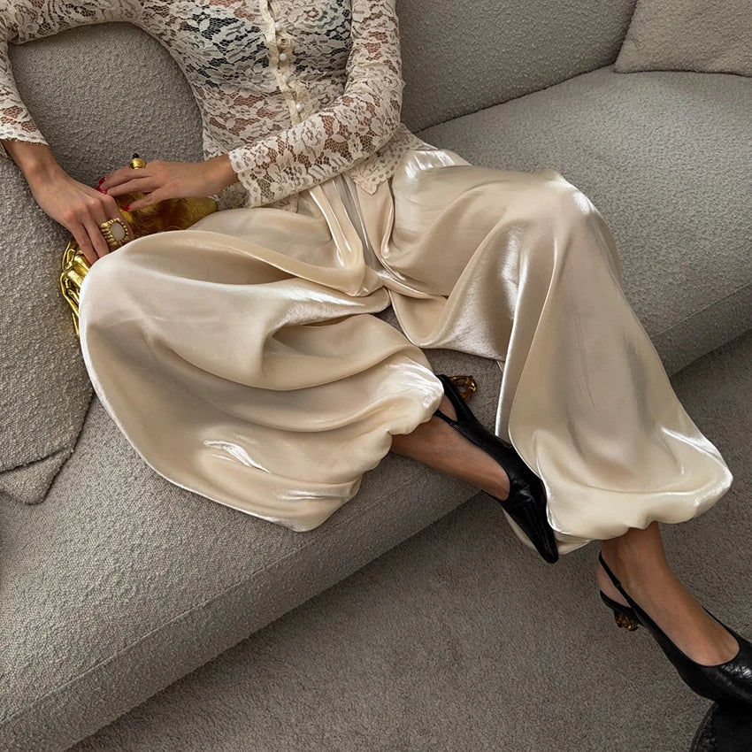 Calças Plissadas Femininas em Crepe  – Elegância e Conforto