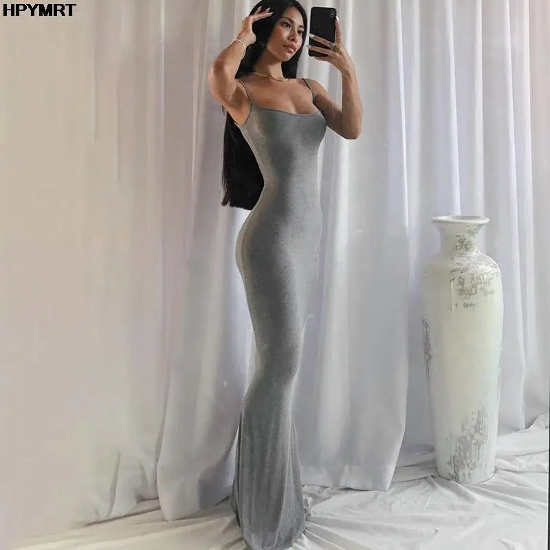 Vestido Aurora Elegante em Cetim – Modelo Longo Feminino Sem Mangas, Costas Abertas e Silhueta Ajustada para Festas e Ocasiões Especiais
