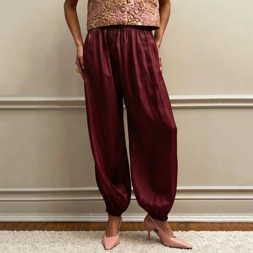 Calças Plissadas Femininas em Crepe  – Elegância e Conforto