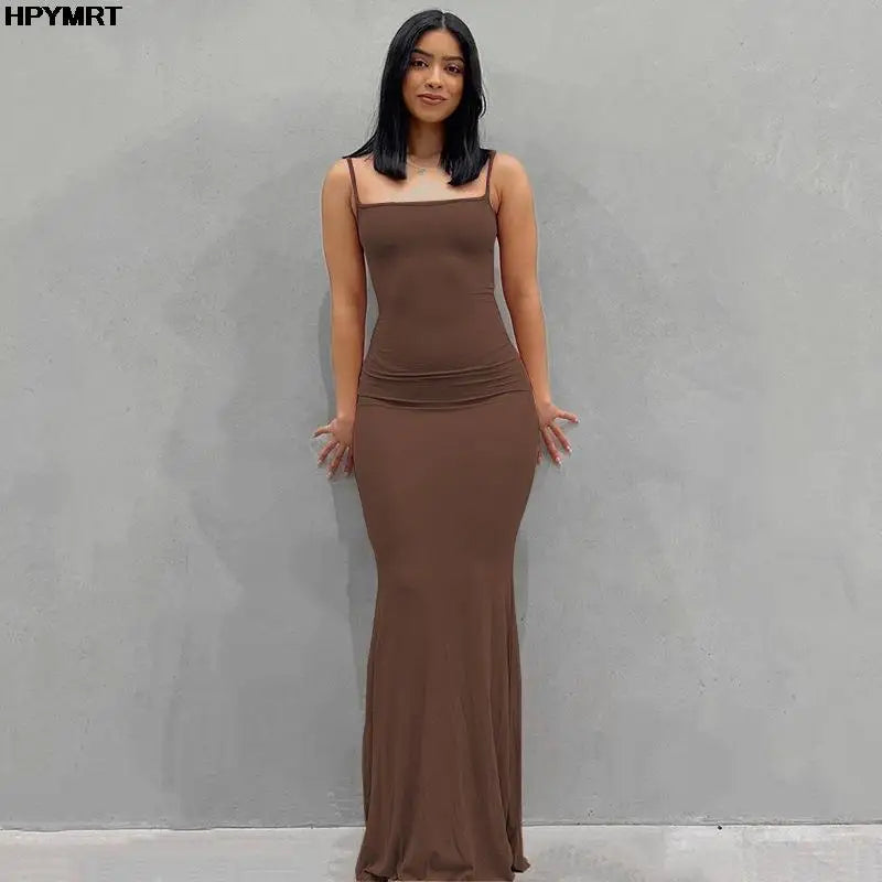 Vestido Aurora Elegante em Cetim – Modelo Longo Feminino Sem Mangas, Costas Abertas e Silhueta Ajustada para Festas e Ocasiões Especiais